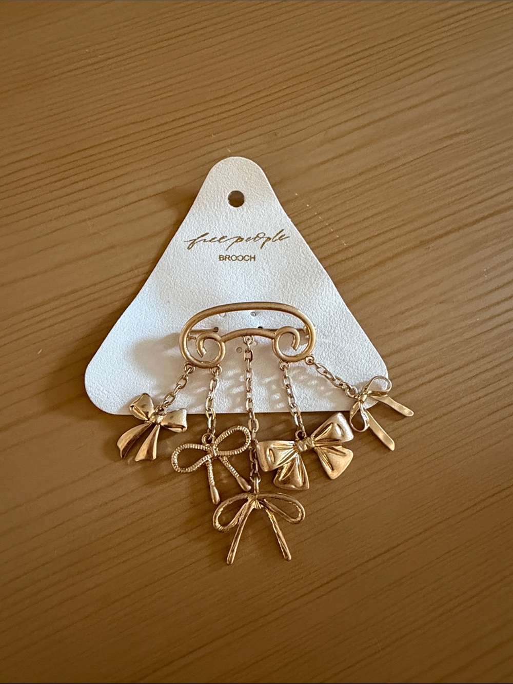 🎀 NWT Free People Golden Coquette Bow Dangle Brooch Pin 🎀